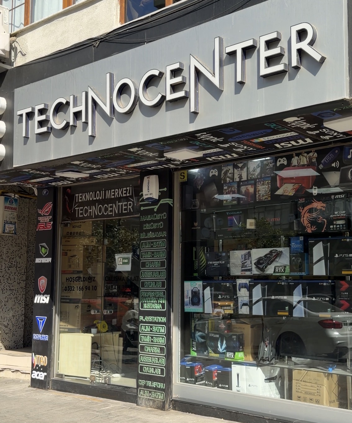 Technocenter mağazası dış cephe görünümü