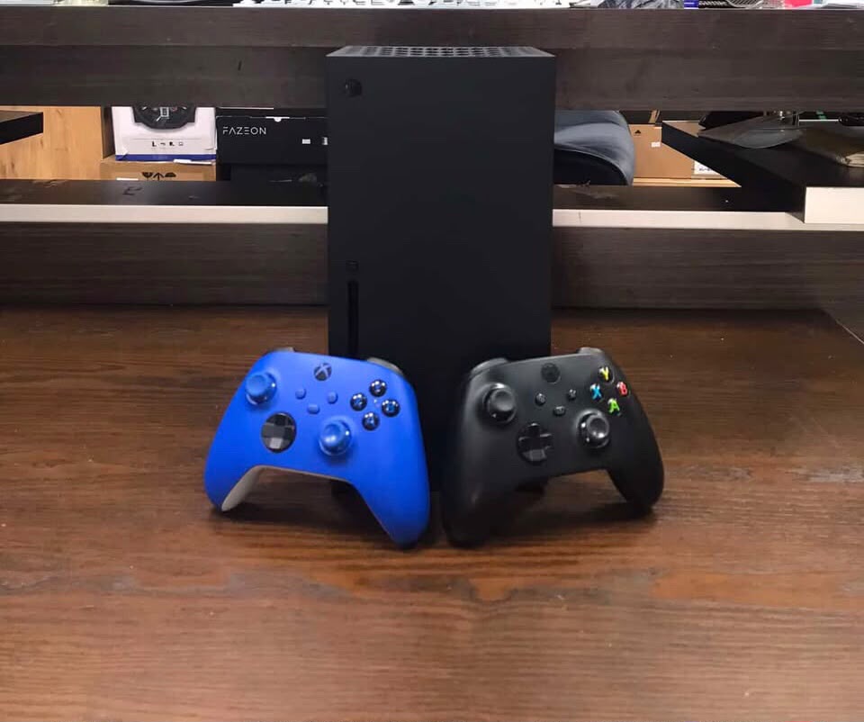 Xbox Series X + 2 Kumanda